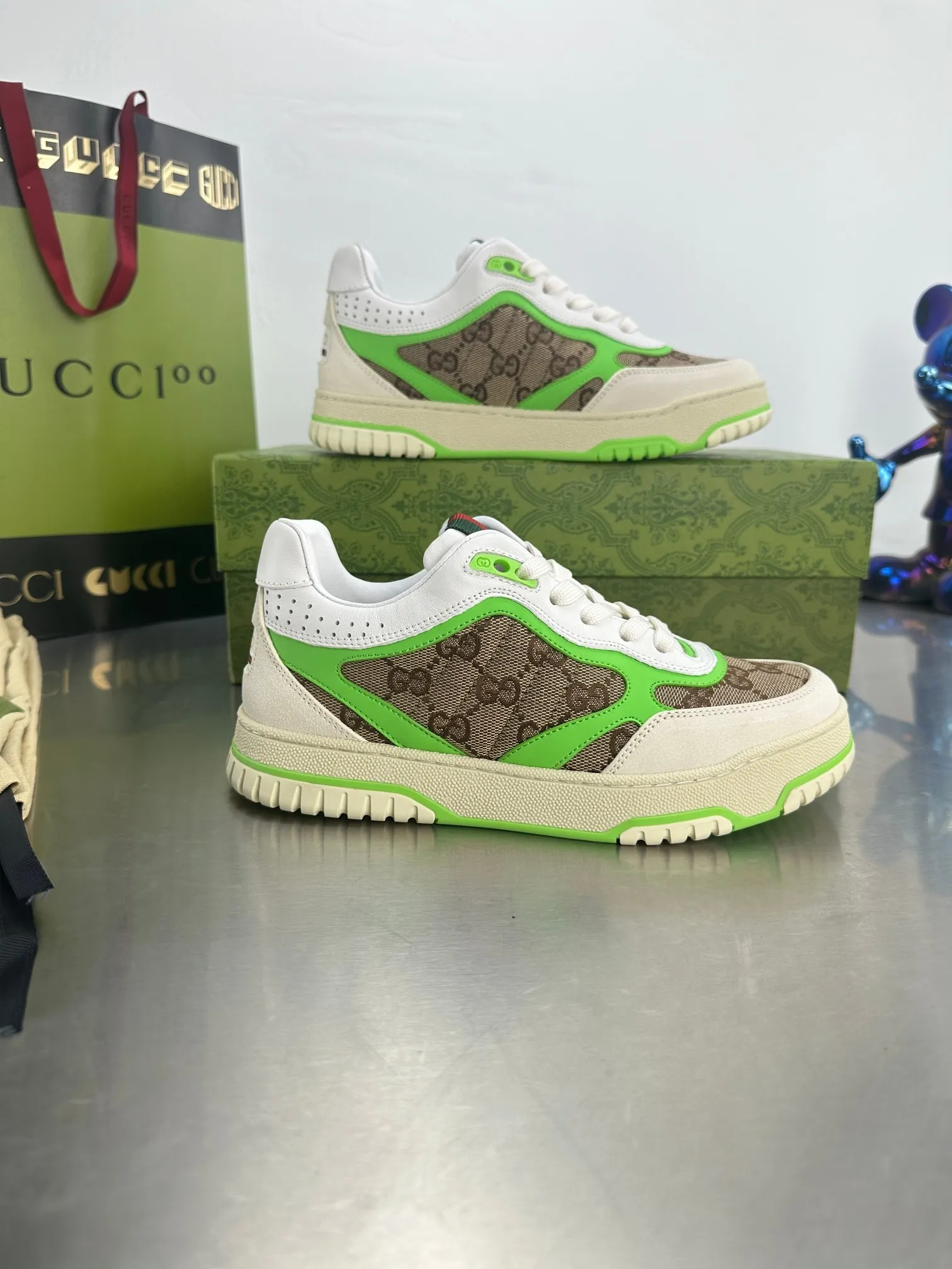 👟👟Ex-factory price 600👟👟 Gucci's latest hot-selling series of high and low-cut distressed couple's sneakers are shipped. The original version is purchased, developed and manufactured. This high-low top sneaker adopts a basketball-style silhouette design, cleverly integrated with hollow panels and distressed effects, showing its unique ingenuity. The ingenuity incorporates brand logo details such as interlocking Double G styling accessories and Gucci lettering, a low-key tribute to the brand's design heritage. Exquisite packaging at the delivery counter 🛍📦 ▪️ Fabric: Original customized imported first-layer cowhide ▪️ Inner lining: Imported first-layer cowhide ▪️ Sole: Original molded TPU sole ▪️ Sole thickness: 3cm ▪️ Size: 35-46 (Male 38 46 customized)